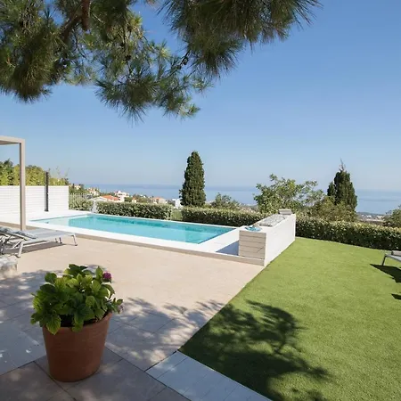 Effies Cozy Villa-spectacular View And Playground Villa *